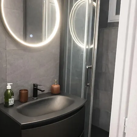 Saint-germain-des-pres - Modern-calm-bright 파리